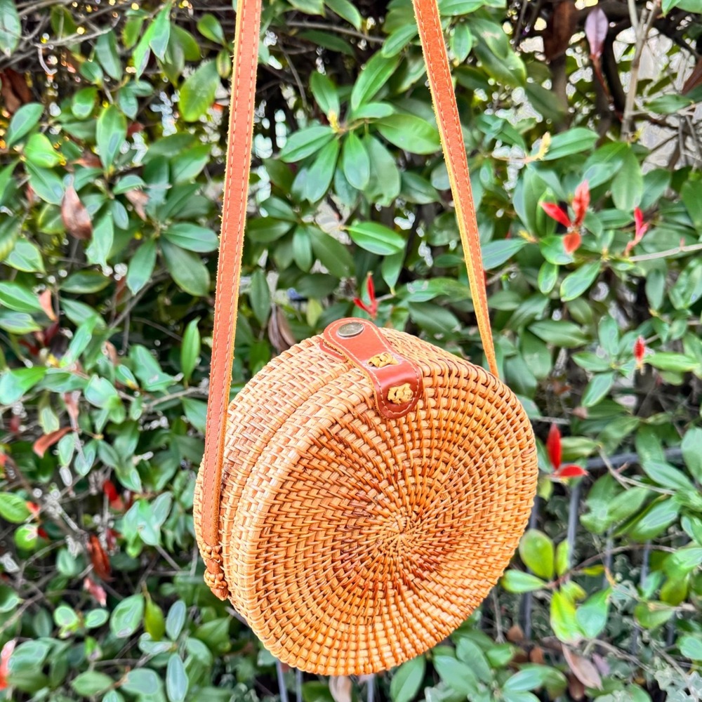 VTG Handcrafted Round‎ Straw Rattan Crossbody Bag Tan Leather Strap Tropical